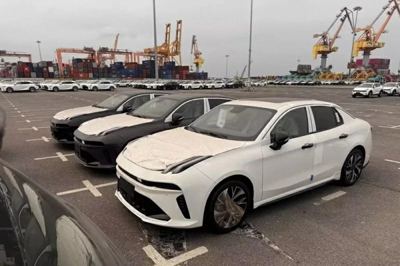 Lynk & Co 03 sẽ được nhập khẩu nguyên chiếc từ Trung Quốc và phân phối với hai phiên bản Plus và Pro.