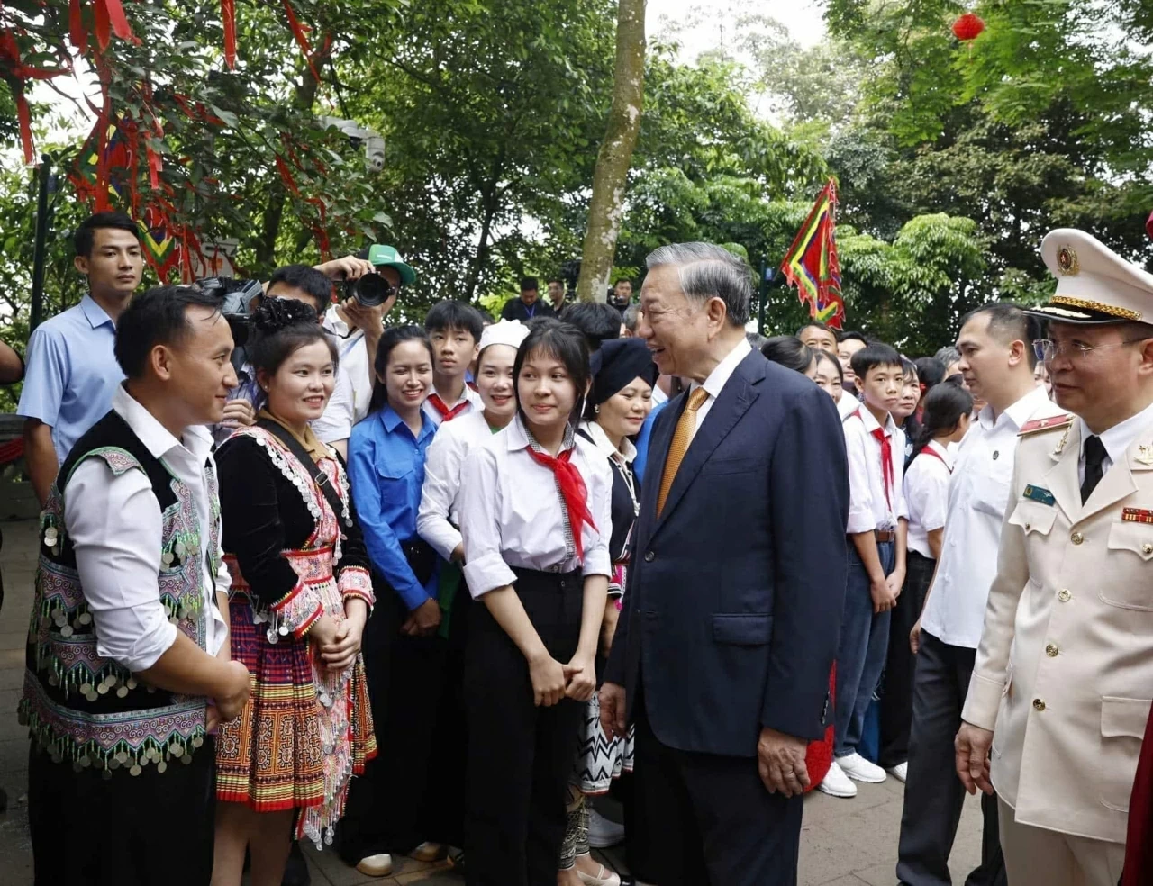 Từ Đền Hùng nhìn ra chiến lược quảng bá hình ảnh Việt Nam bằng văn hóa Từ Đền Hùng nhìn ra chiến lược quảng bá hình ảnh Việt Nam bằng văn hóa