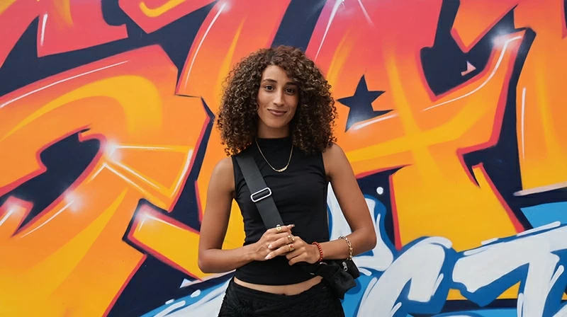 Chị Rin hào hứng chia sẻ cảm nhận trong lần đầu tới Hà Nội (Ảnh: Trang Anh)