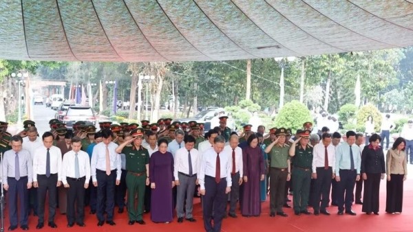 Tổng Bí thư, Chủ tịch nước Tô Lâm dâng hương tại Nghĩa trang Liệt sĩ Tân Biên