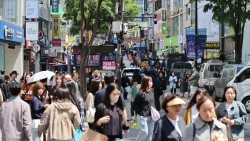 Bất ổn kinh tế kéo dài, Hàn Quốc đẩy mạnh hỗ trợ tiền mặt cho người dân