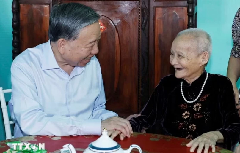 Tổng Bí thư, Chủ tịch nước thăm các nguyên lãnh đạo Đảng, Nhà nước và Mẹ Việt Nam Anh hùng