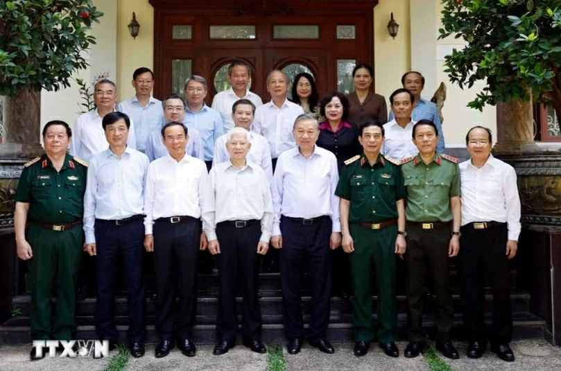 Tổng Bí thư, Chủ tịch nước thăm các nguyên lãnh đạo Đảng, Nhà nước và Mẹ Việt Nam Anh hùng