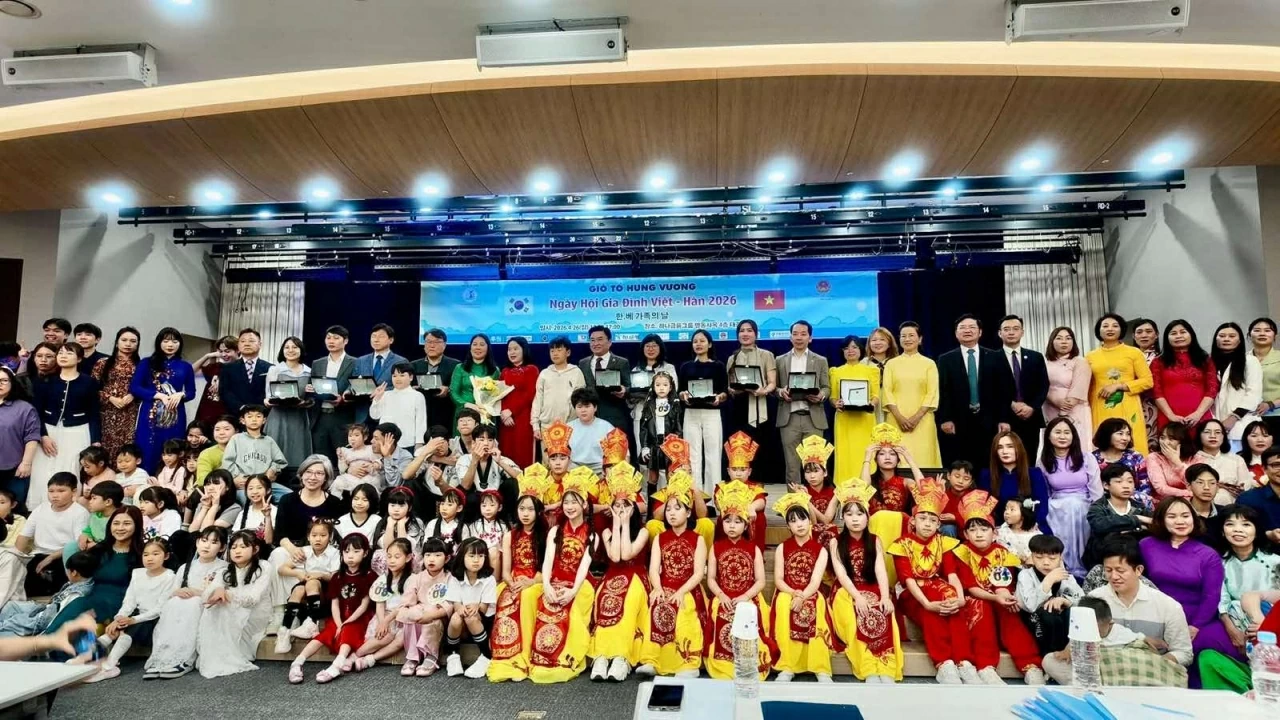 Các gia đình văn hóa Việt-Hàn tham gia ngày Hội.