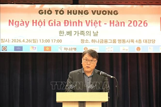 Giám đốc Trung tâm hỗ trợ người nước ngoài Seoul ông Kim Dong-hoon phát biểu.