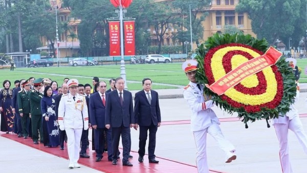 Lãnh đạo Đảng, Nhà nước vào Lăng viếng Chủ tịch Hồ Chí Minh nhân kỷ niệm Ngày Giải phóng miền Nam, thống nhất đất nước