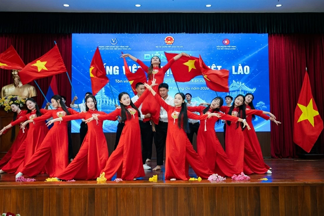 Diễn đàn Tiếng Việt - Nhịp cầu Việt Lào: Gìn giữ cội nguồn, củng cố khối đại đoàn kết, lan tỏa tình hữu nghị Diễn đàn Tiếng Việt - Nhịp cầu Việt Lào: Gìn giữ cội nguồn, củng cố khối đại đoàn kết, lan tỏa tình hữu nghị
