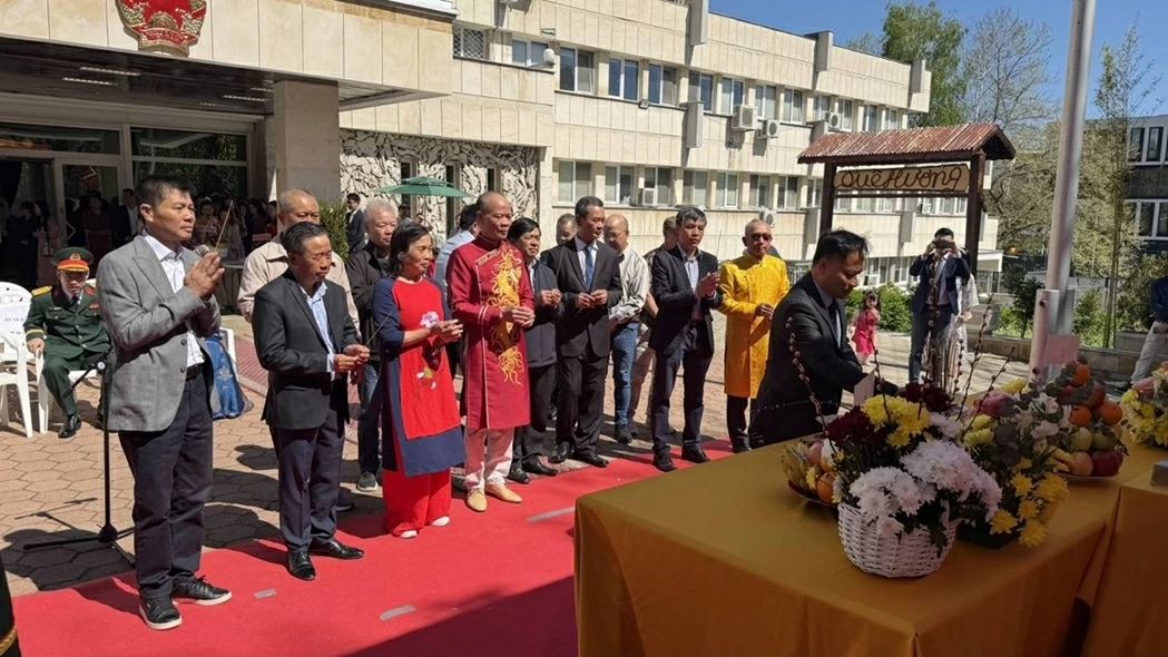 Gắn kết cộng đồng người Việt tại Bulgaria qua Lễ Giỗ Tổ Hùng Vương và kỷ niệm ngày 30/4