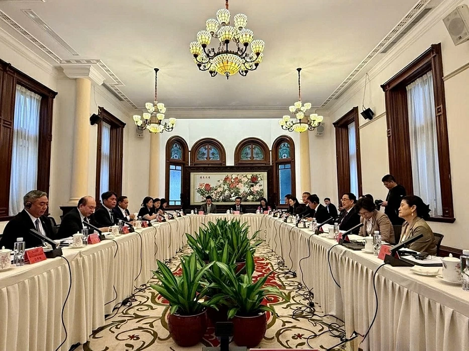 Tổng Lãnh sự Việt Nam tại Quảng Châu tham dự Tọa đàm giao lưu kinh tế-thương mại Quảng Đông-ASEAN