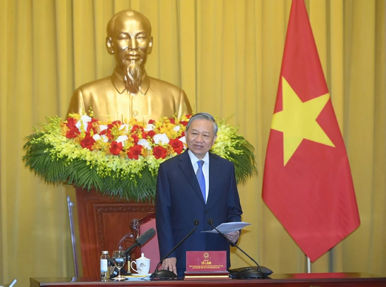 Tổng Bí thư, Chủ tịch nước Tô Lâm trao Quyết định bổ nhiệm 5 Đại sứ Việt Nam ở nước ngoài Tổng Bí thư, Chủ tịch nước Tô Lâm trao Quyết định bổ nhiệm 5 Đại sứ Việt Nam ở nước ngoài