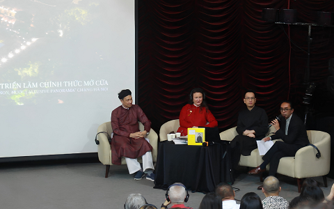 Triển lãm tranh Hàm Nghi thu hút khách quốc tế