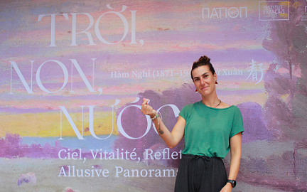 Triển lãm tranh Hàm Nghi thu hút khách quốc tế