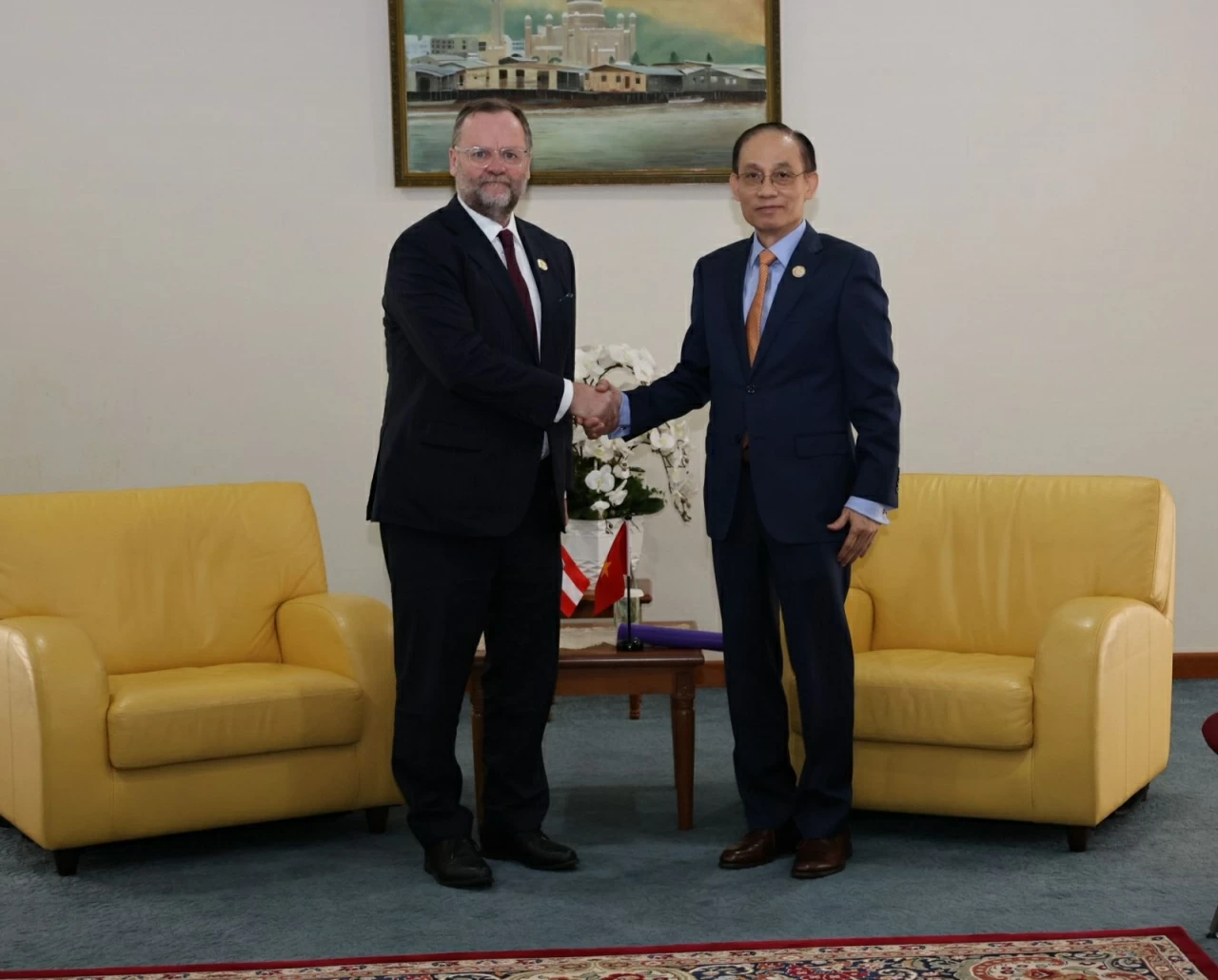 Bộ trưởng Ngoại giao Lê Hoài Trung tiếp xúc song phương tại Hội nghị Bộ trưởng Ngoại giao ASEAN-EU lần thứ 25 Bộ trưởng Ngoại giao Lê Hoài Trung tiếp xúc song phương tại Hội nghị Bộ trưởng Ngoại giao ASEAN-EU lần thứ 25