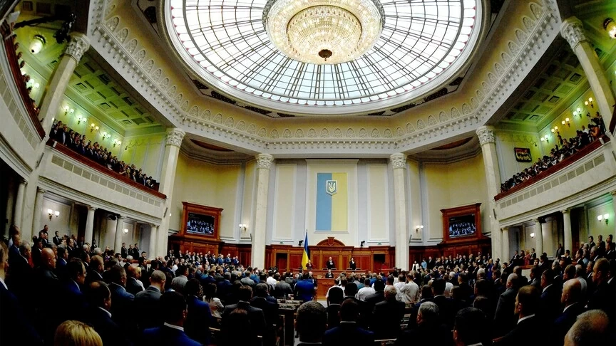 Xung đột Ukraine: Quốc hội gia hạn thiết quân luật, Nga bày tỏ kỳ vọng