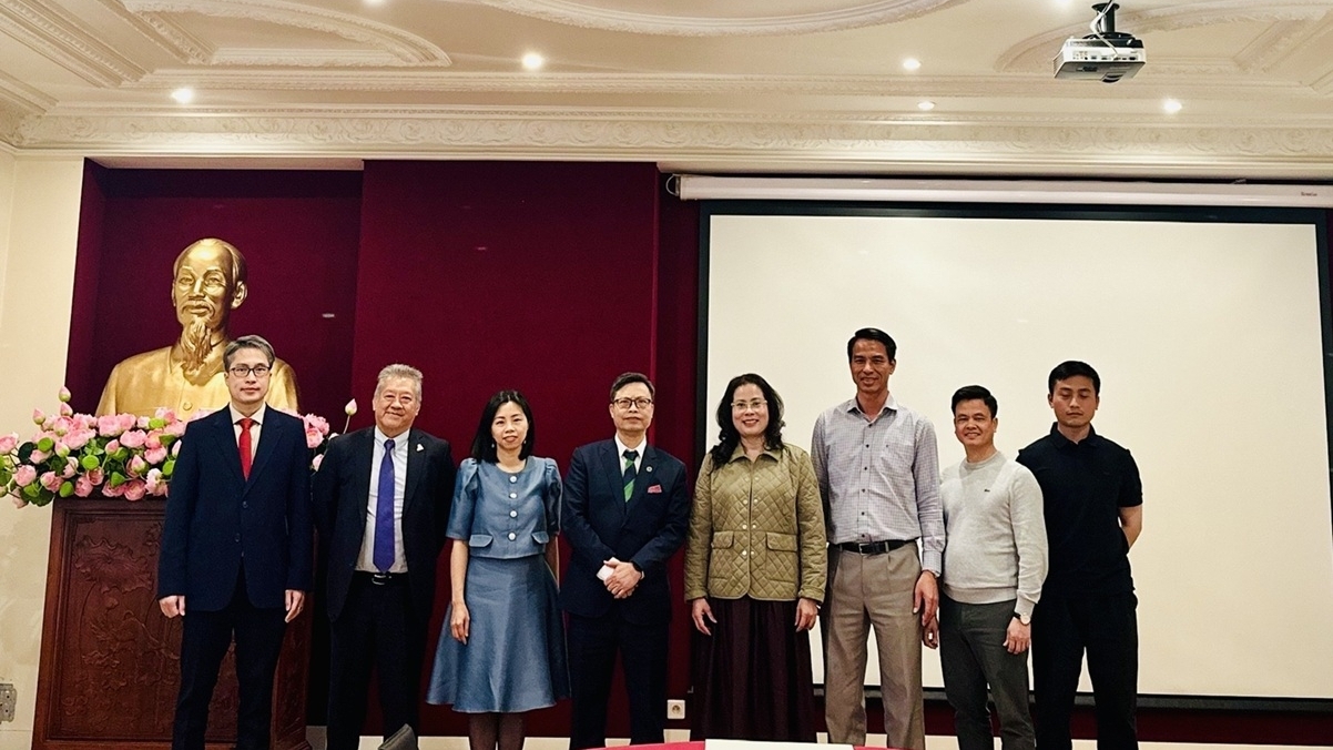Đại sứ Việt Nam tại Pháp Trịnh Đức Hải tiếp đoàn công tác của Sở Công Thương