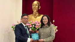 Đại sứ Việt Nam tại Pháp Trịnh Đức Hải tiếp đoàn công tác của Sở Công Thương