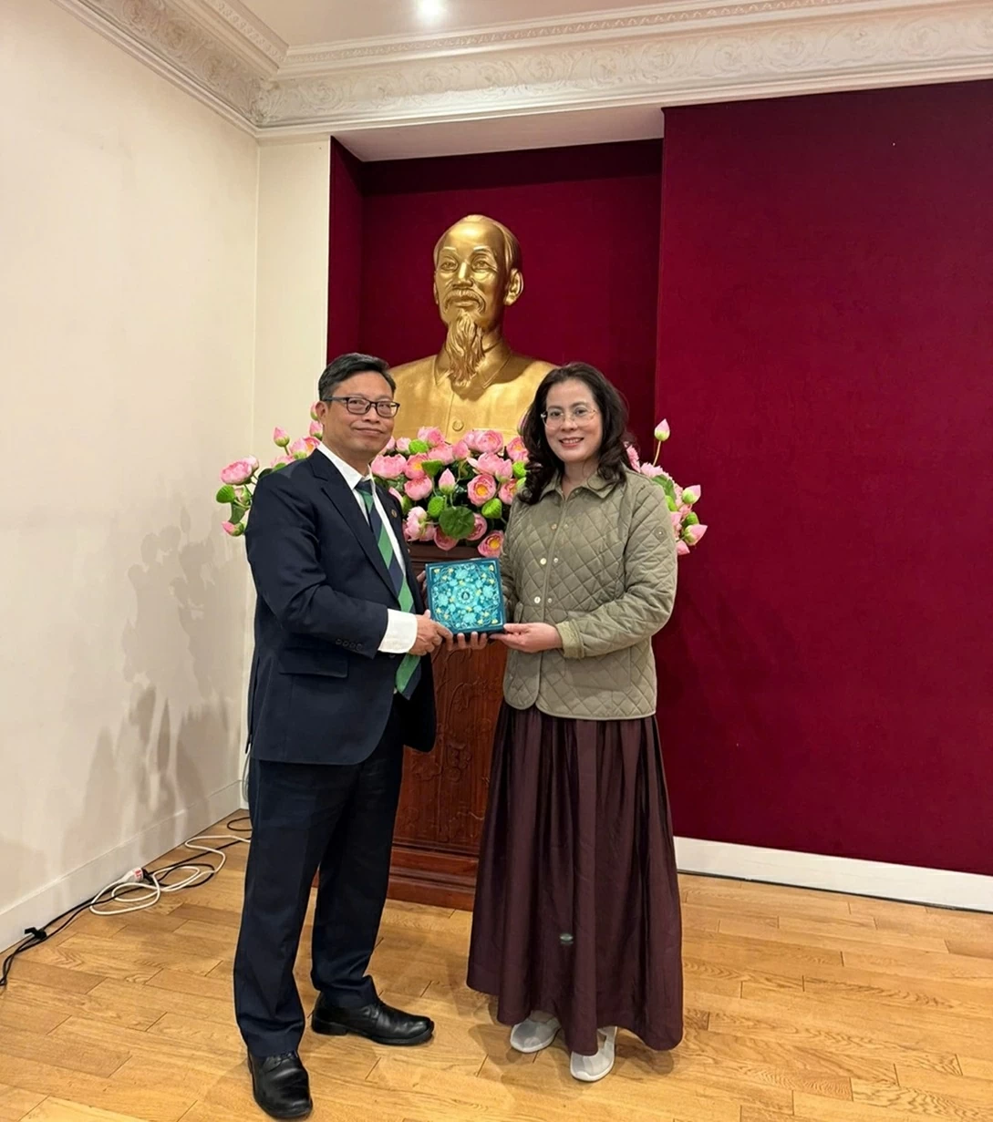 Đại sứ Việt Nam tại Pháp Trịnh Đức Hải tiếp đoàn công tác của Sở Công Thương