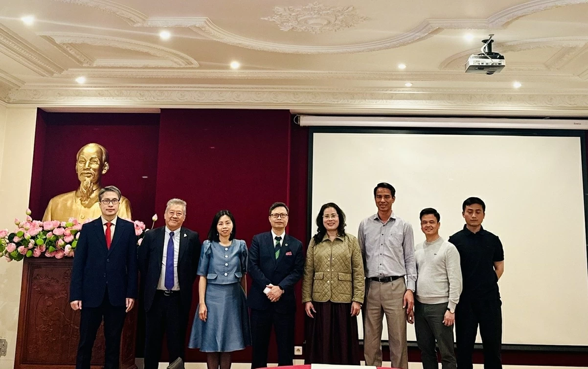 Đại sứ Việt Nam tại Pháp Trịnh Đức Hải tiếp đoàn công tác của Sở Công Thương