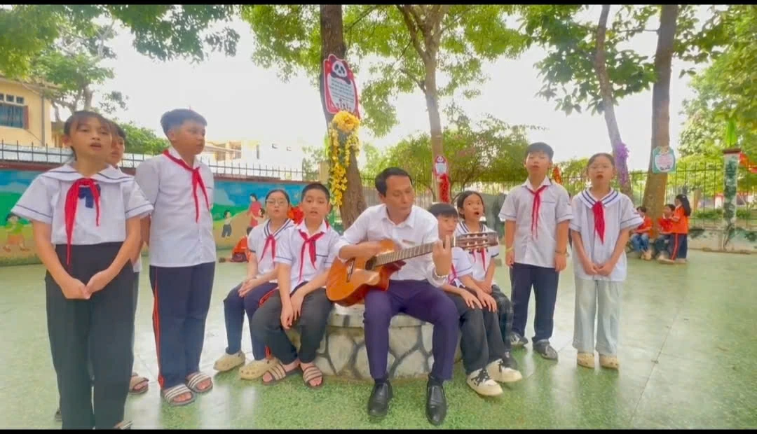 Tiếng đàn giờ ra chơi trong trường học Hà Tĩnh