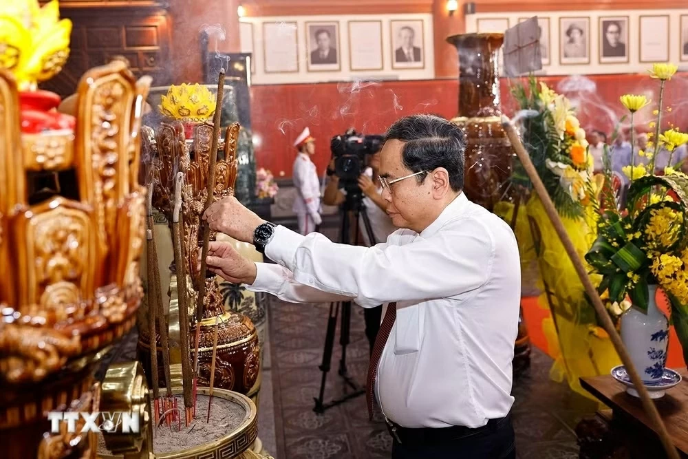 Chủ tịch Quốc hội Trần Thanh Mẫn tri ân các Anh hùng liệt sĩ tại An Giang