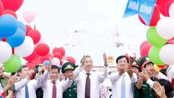 Tổng Bí thư, Chủ tịch nước Tô Lâm dự Lễ thượng cờ 'Thống nhất non sông' tại Quảng Trị