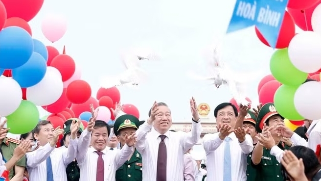 Tổng Bí thư, Chủ tịch nước Tô Lâm dự Lễ thượng cờ 'Thống nhất non sông' tại Quảng Trị