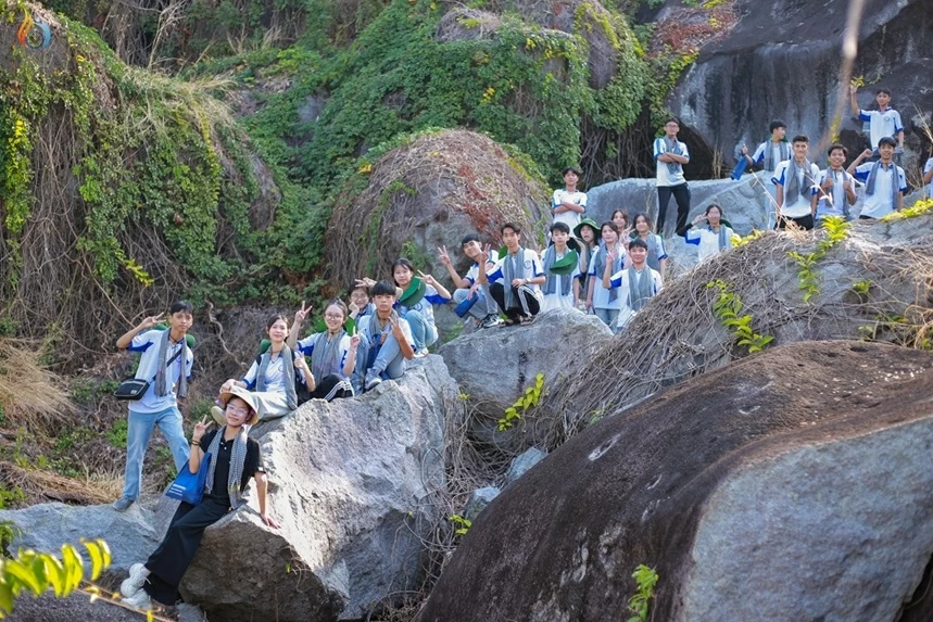 Tức Dụp tháng Tư: Đánh thức đại ngàn bằng bản giao hưởng hòa bình