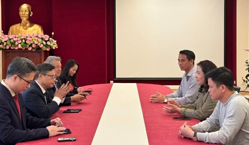 Đại sứ Việt Nam tại Pháp Trịnh Đức Hải tiếp đoàn công tác của Sở Công Thương
