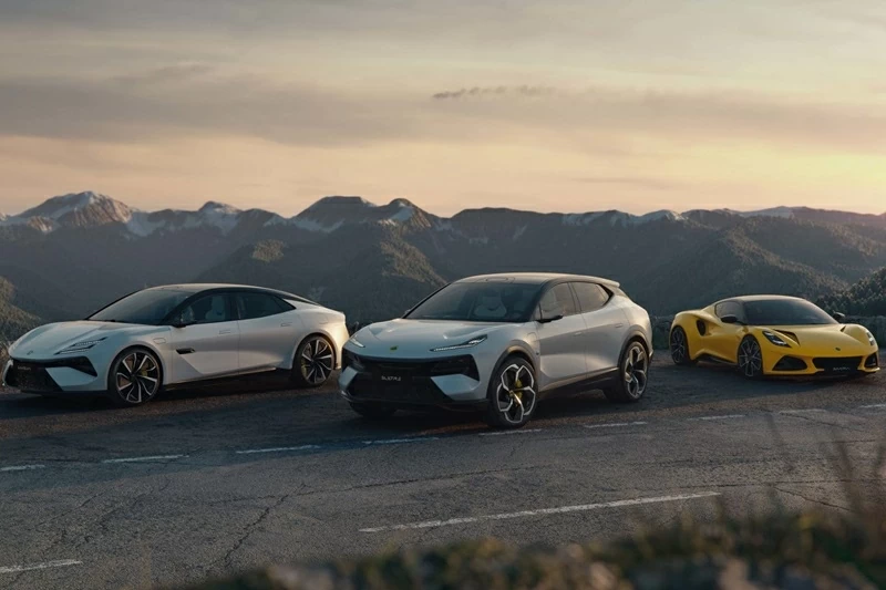 Ba mẫu ô tô mới được giới thiệu gồm Lotus Eletre, Lotus Emeya và Lotus Emira, trải dài từ SUV điện đến xe thể thao truyền thống.