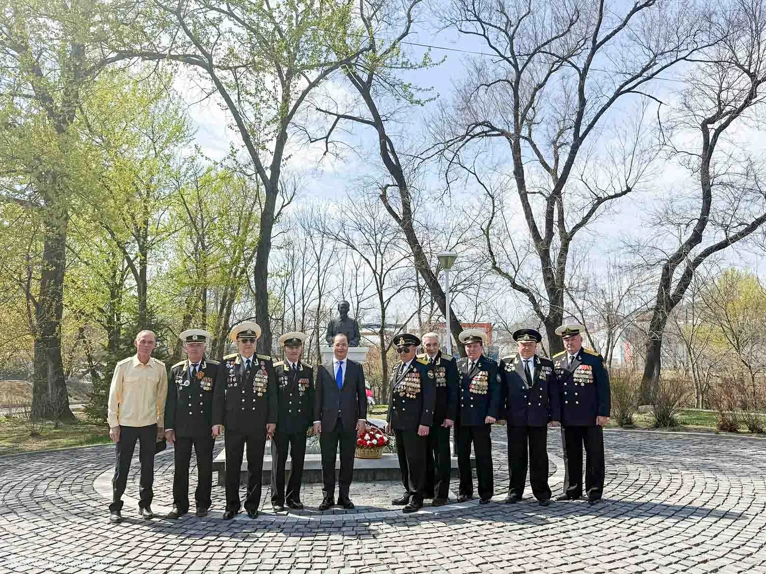 Xúc động và tự hào Lễ kỷ niệm 51 năm ngày Giải phóng miền Nam tại Vladivostok (Liên bang Nga)