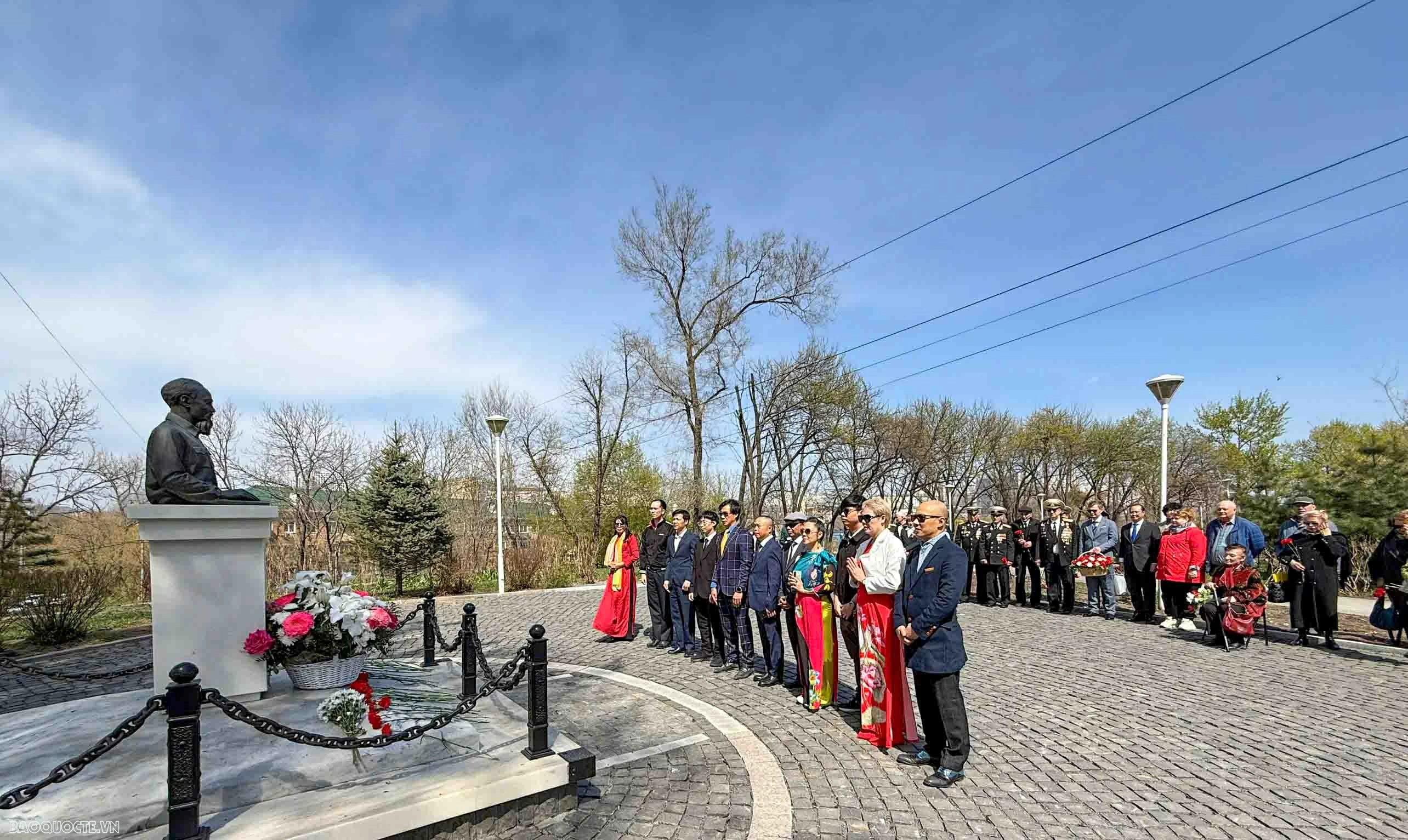 Xúc động và tự hào Lễ kỷ niệm 51 năm ngày Giải phóng miền Nam tại Vladivostok Xúc động và tự hào Lễ kỷ niệm 51 năm ngày Giải phóng miền Nam tại Vladivostok (Liên bang Nga)