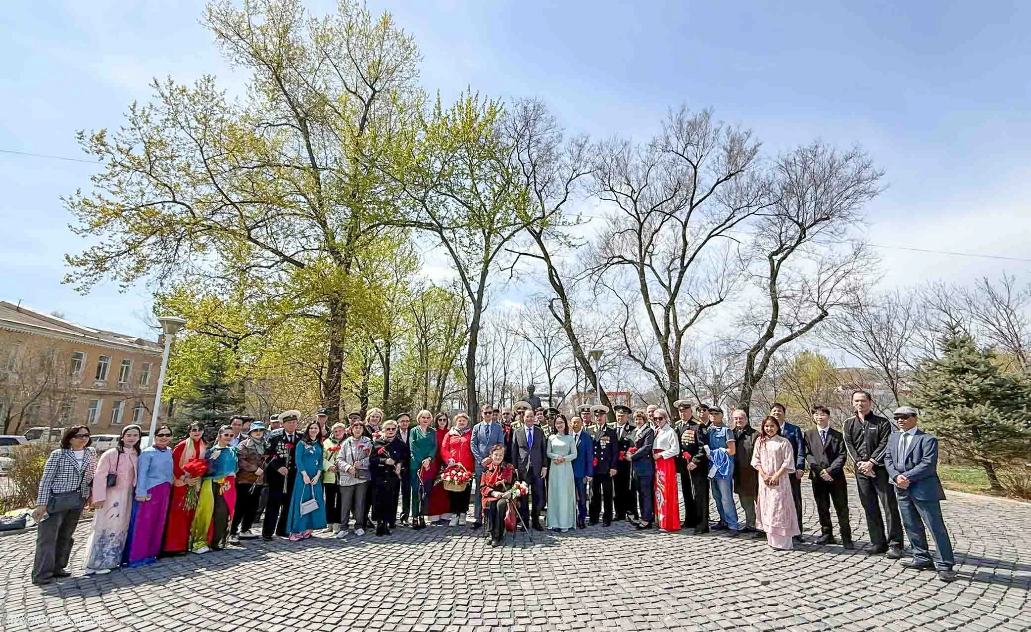 Xúc động và tự hào Lễ kỷ niệm 51 năm ngày Giải phóng miền Nam tại Vladivostok