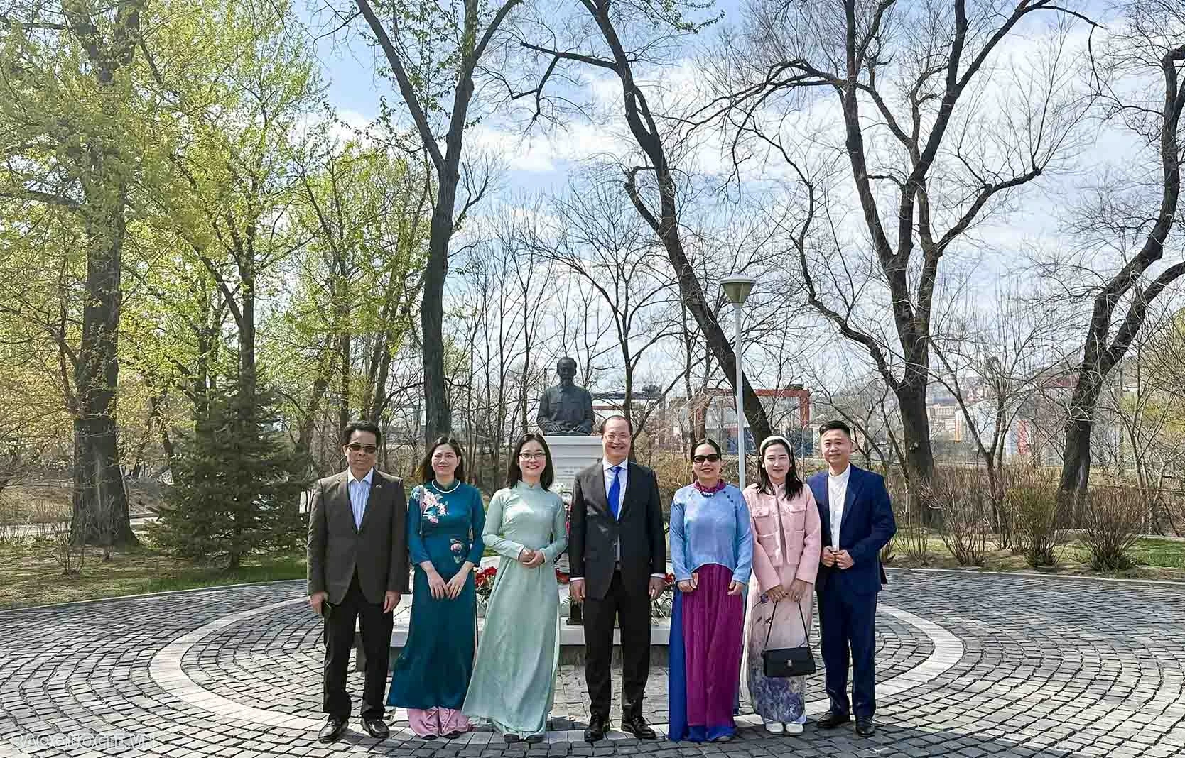 Xúc động và tự hào Lễ kỷ niệm 51 năm ngày Giải phóng miền Nam tại Vladivostok