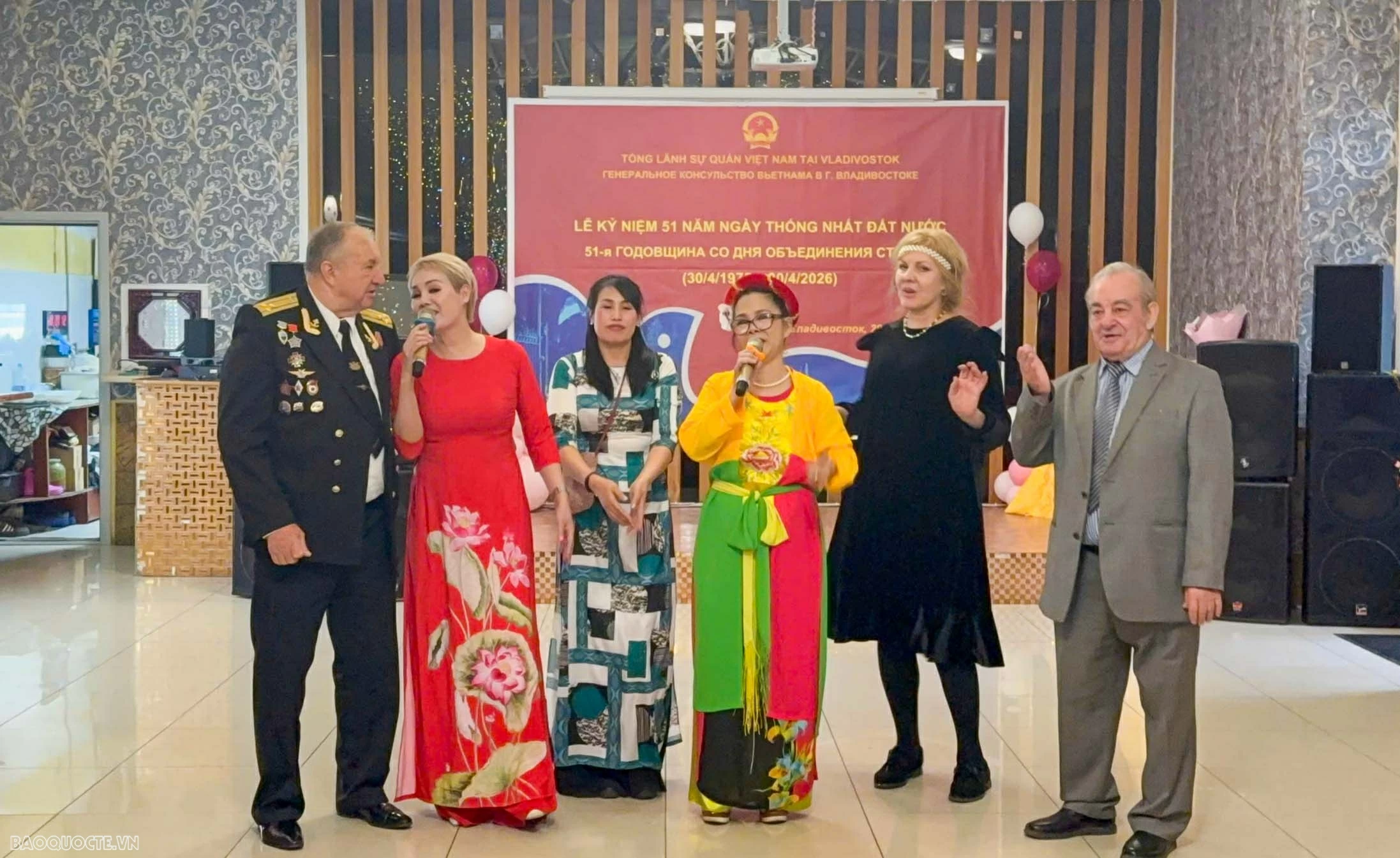 Xúc động và tự hào Lễ kỷ niệm 51 năm ngày Giải phóng miền Nam tại Vladivostok Xúc động và tự hào Lễ kỷ niệm 51 năm ngày Giải phóng miền Nam tại Vladivostok (Liên bang Nga)