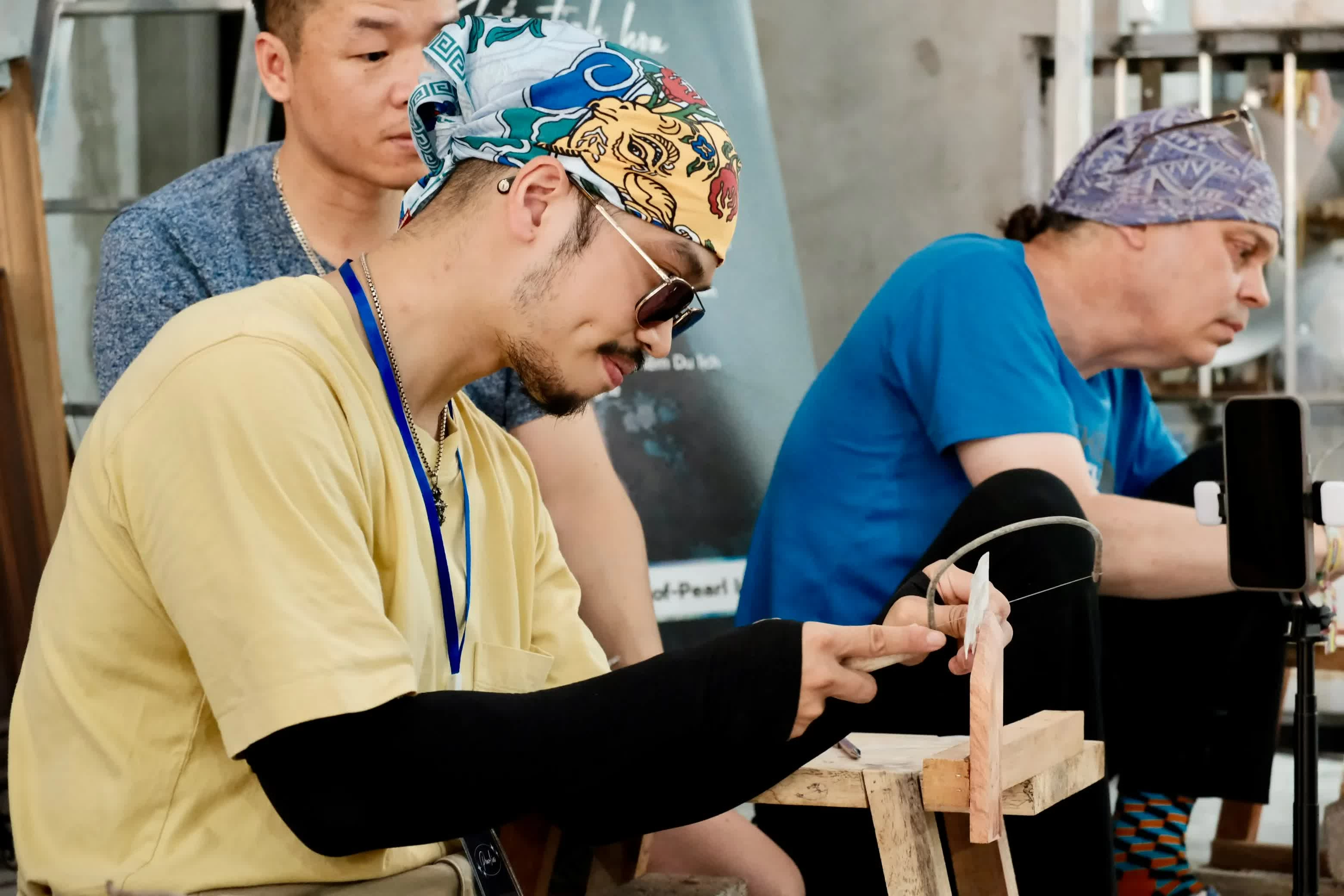 Hoạt động trải nghiệm trực tiếp làm sản phẩm trong khuôn khổ sự kiện. (Ảnh: Ngọc Huyền)