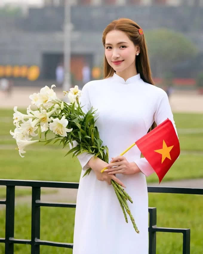 Ca sĩ Hòa Minzy và dàn Hoa hậu khoe sắc thắm với áo dài, rạng rỡ chào mừng ngày 30/4
