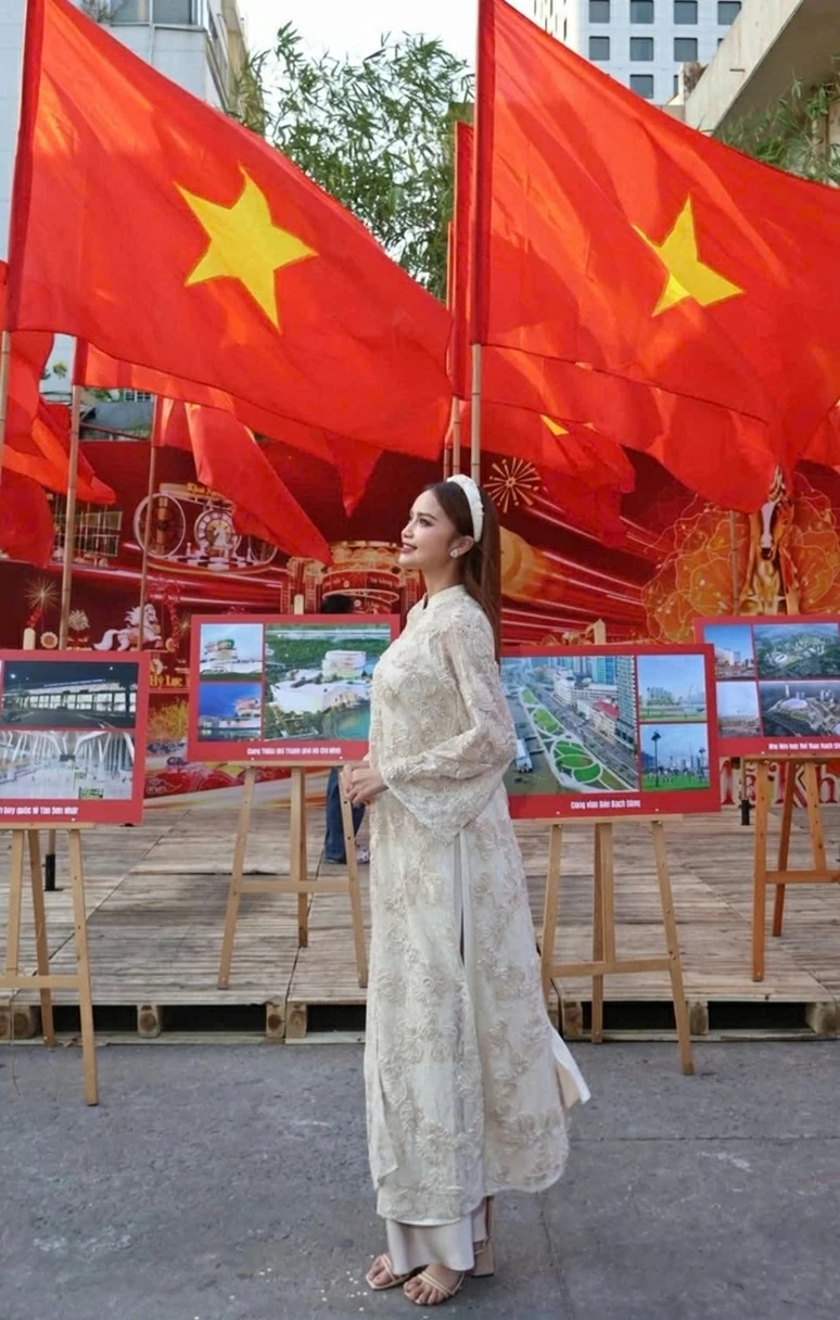 Ca sĩ Hòa Minzy và dàn Hoa hậu khoe sắc thắm với áo dài, rạng rỡ chào mừng ngày 30/4