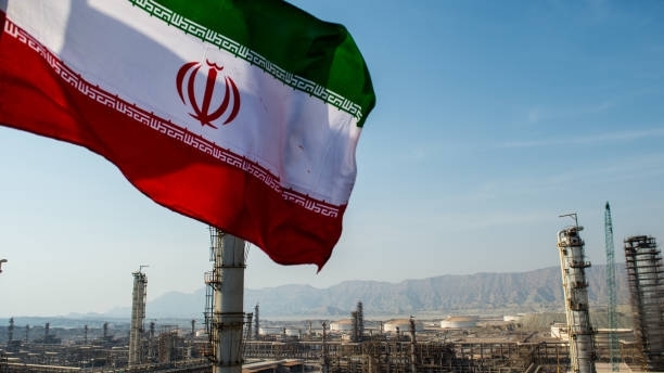 Giới hạn lưu trữ và bài toán duy trì sản lượng dầu mỏ của Iran