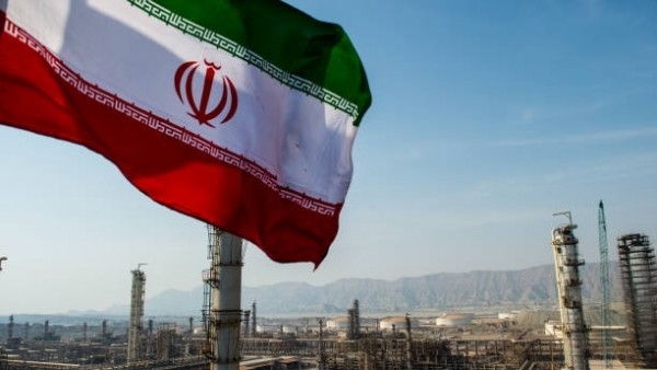 Giới hạn lưu trữ và bài toán duy trì sản lượng dầu mỏ của Iran