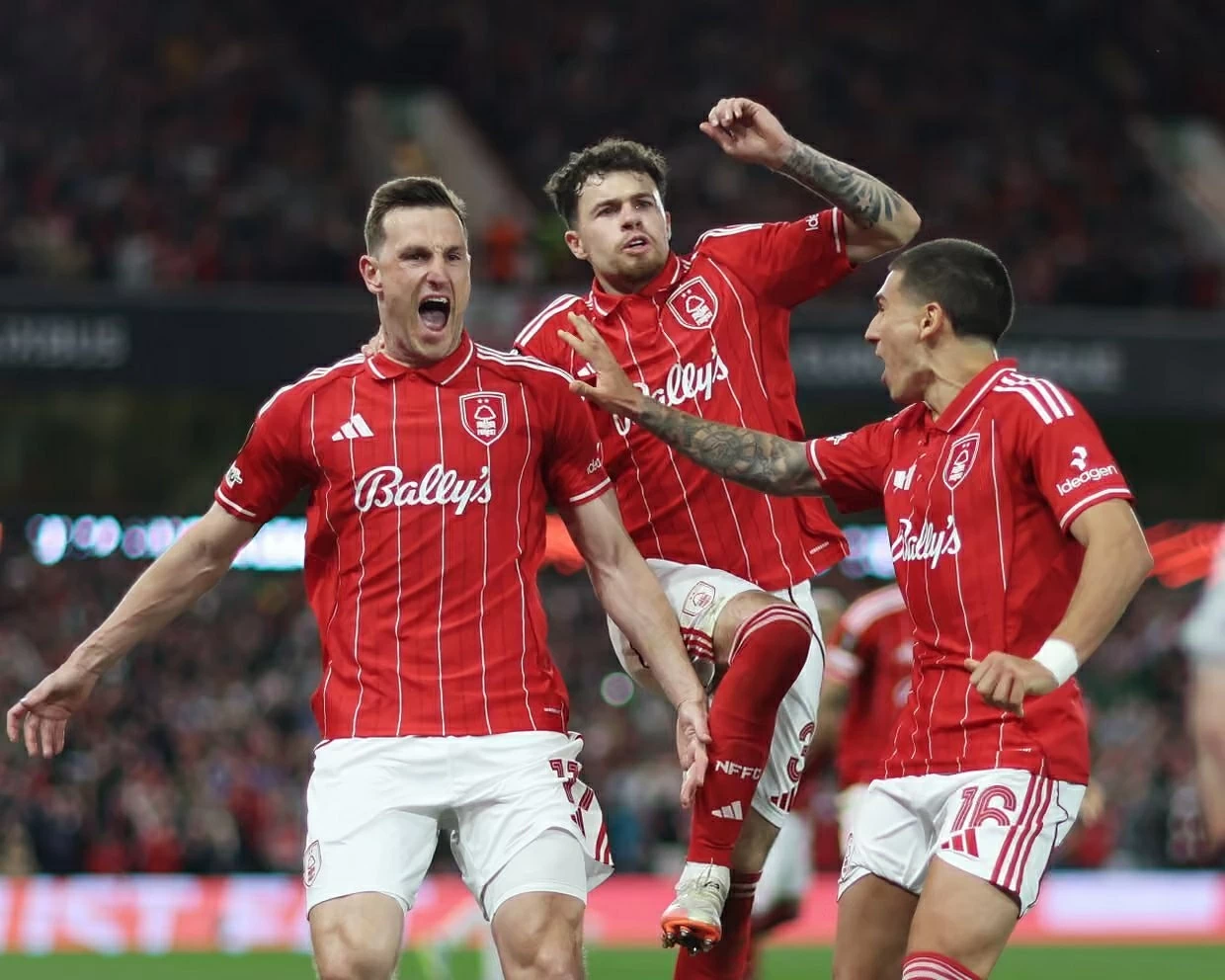 Chris Wood ghi bàn quyết định, Nottingham Forest chiếm lợi thế trước Aston Villa. (Nguồn: Getty Images)