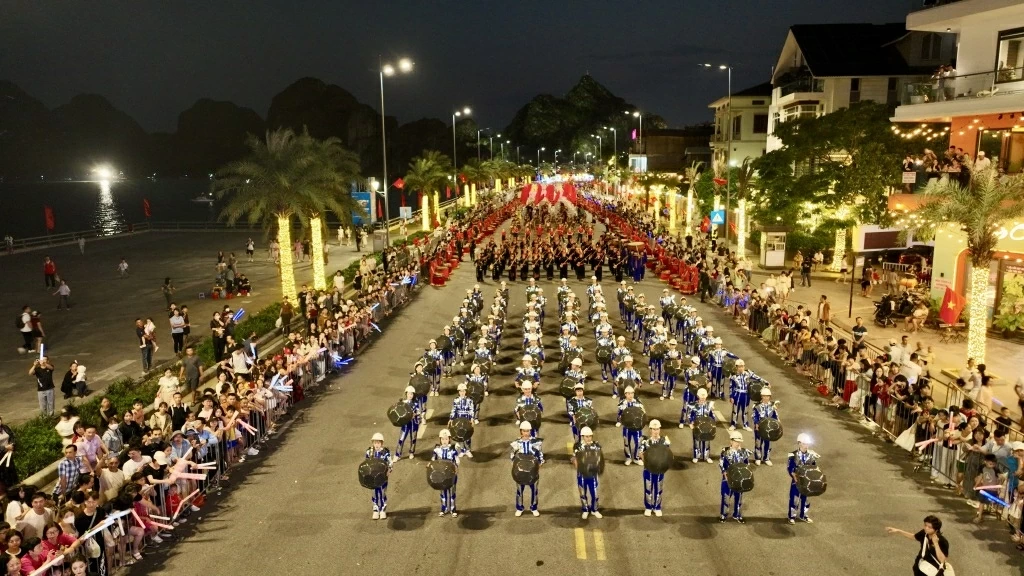 Chương trình có sự tham gia của 14 đoàn nghệ thuật. (Nguồn: Báo Quảng Ninh)