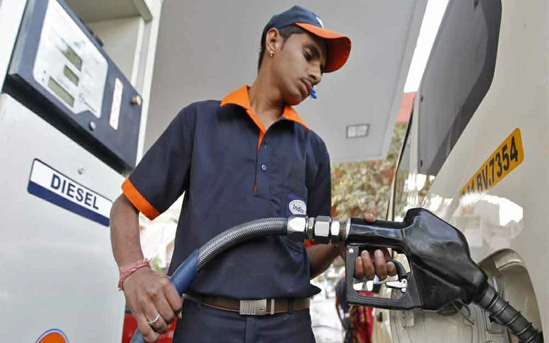 Ấn Độ giảm mạnh thuế xuất khẩu dầu diesel và nhiên liệu hàng không. (Nguồn: India Times) Ấn Độ giảm mạnh thuế xuất khẩu dầu diesel và nhiên liệu hàng không. (Nguồn: India Times)
