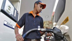 Ấn Độ giảm mạnh thuế xuất khẩu dầu diesel và nhiên liệu hàng không