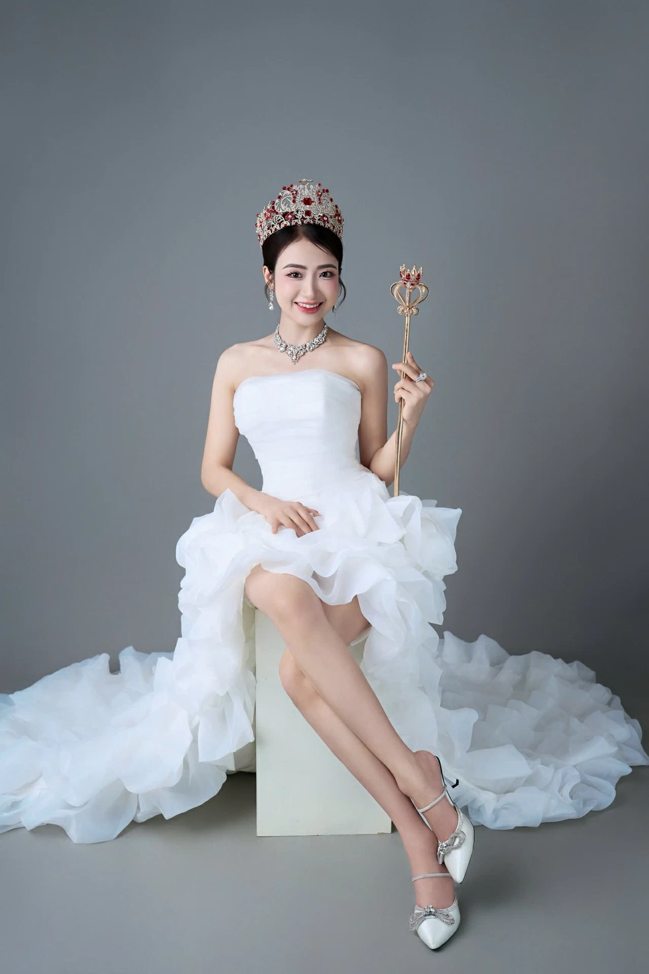 Hoa hậu Doanh nhân hữu nghị quốc tế Phạm Thị Quỳnh tỏa sáng sau đăng quang