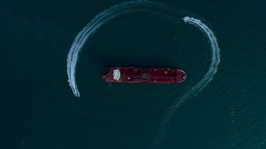 Vận tải đường thủy qua eo biển Hormuz giảm hơn 90% từ khi xung đột Trung Đông bùng nổ
