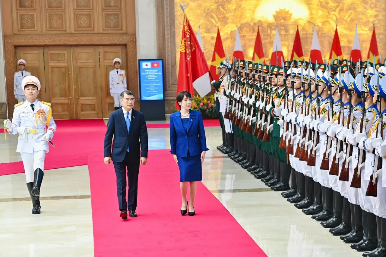 Thủ tướng Chính phủ Lê Minh Hưng và Thủ tướng Robert Fico duyệt đội danh dự. Thủ tướng Chính phủ Lê Minh Hưng và Thủ tướng Robert Fico duyệt đội danh dự.