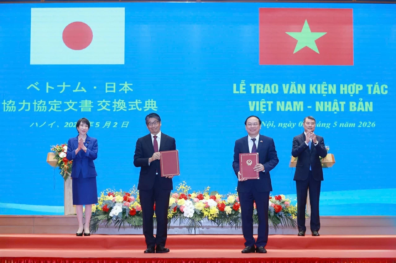 Thủ tướng Lê Minh Hưng và Thủ tướng Takaichi Sanae chứng kiến trao Bản ghi nhớ hợp tác về tăng trưởng carbon thấp giữa Chính phủ nước Việt Nam và Chính phủ Nhật Bản thực hiện cơ chế tín chỉ chung