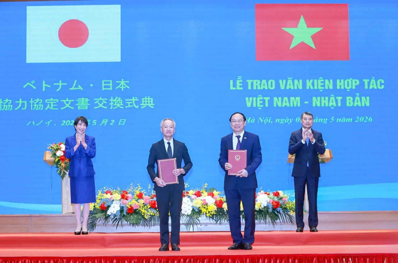 Thủ tướng Lê Minh Hưng và Thủ tướng Takaichi Sanae chứng kiến trao Bản ghi nhớ hợp tác giữa Cục Quản lý và Xây dựng công trình thuỷ lợi, Bộ Nông nghiệp và Môi trường Việt Nam và Tổng cục Phát triển nông thôn, Bộ Nông Lâm Ngư nghiệp Nhật Bản về trao đổi công nghệ, kỹ thuật trong lĩnh vực thủy lợi