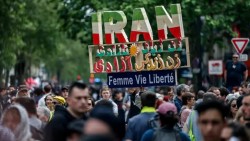 Iran cân nhắc sử dụng cá heo gài mìn nhằm phá vỡ phong tỏa eo biển Hormuz