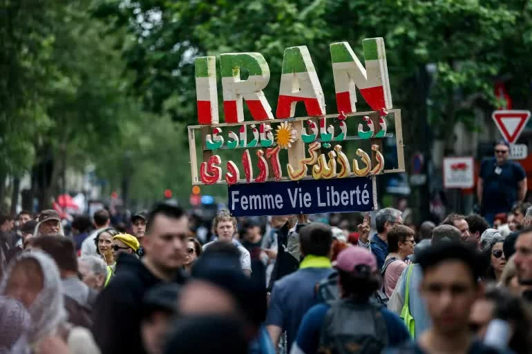 Xung đột Mỹ-Iran: Phía sau bàn đàm phán Xung đột Mỹ-Iran: Phía sau bàn đàm phán